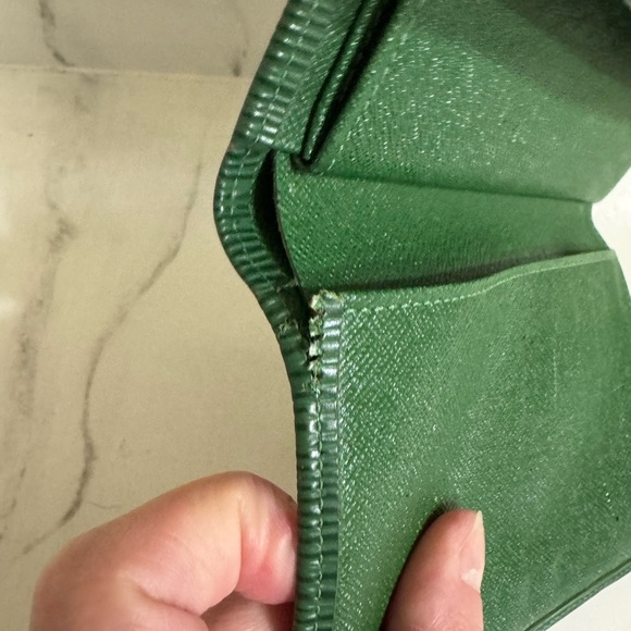 Louis Vuitton Epi GREEN Textured Wallet Like New! Authentic and Dust Bag - Picture 16 of 16